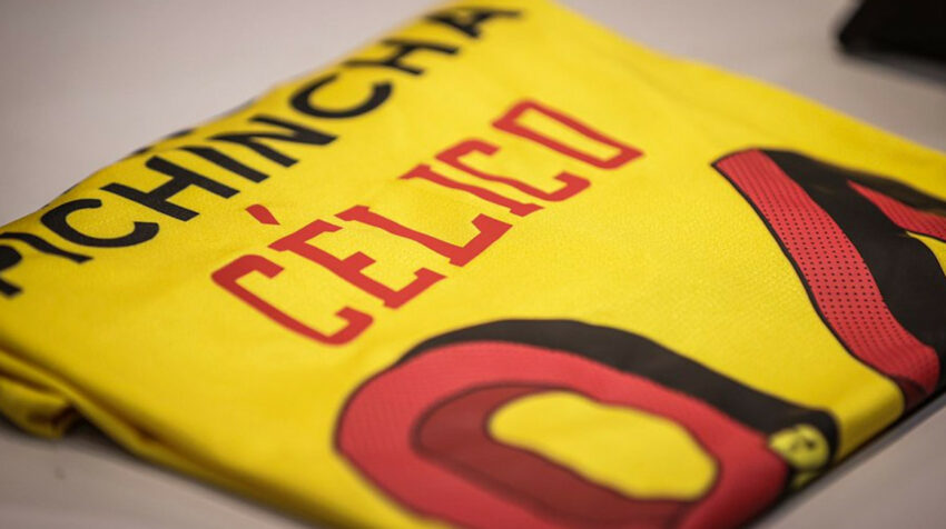 La camiseta que Barcelona le entregó a Jorge Célico en el día de su presentación.