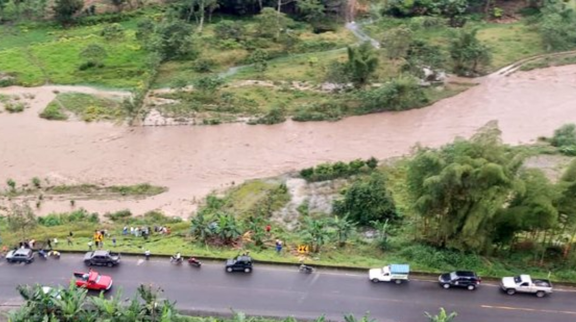 Toma aérea de la creciente del río Quindigua, parroquia Pucayacu Chico, del cantón La Maná, provincia de #Cotopaxi, del 31 de enero de 2022.