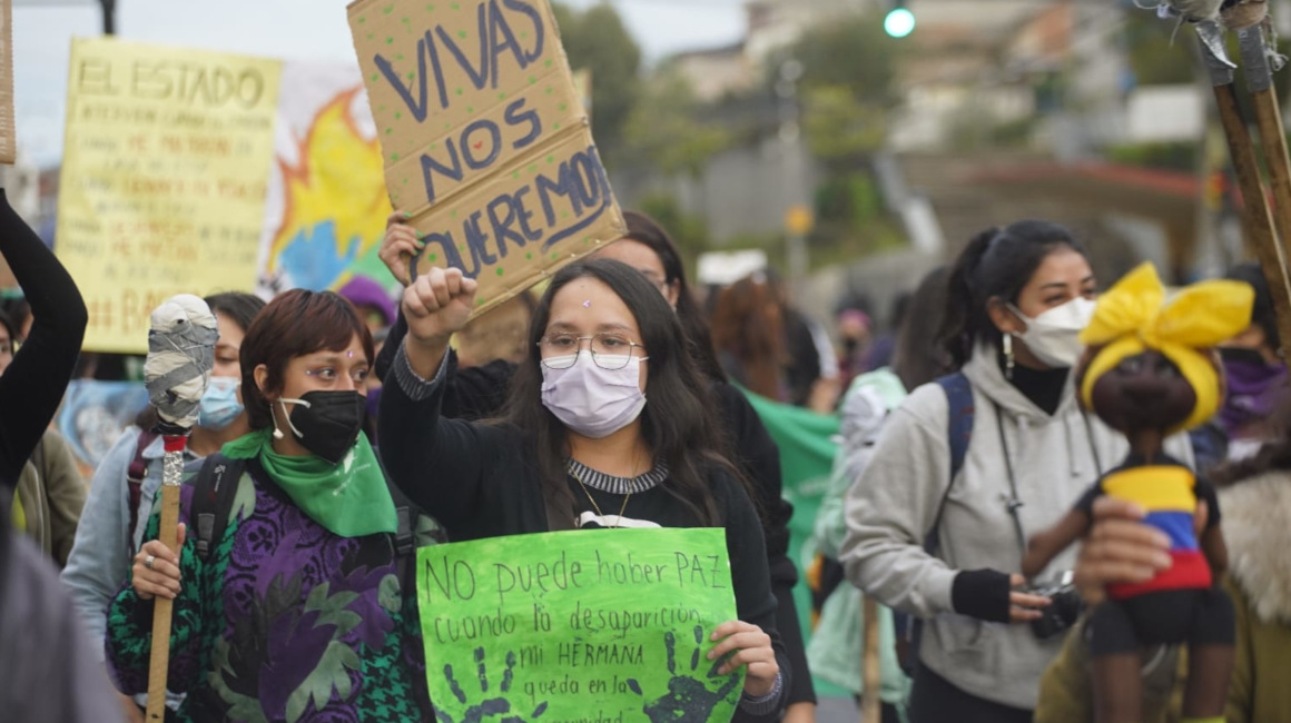 Una mujer en la marcha por el Día de la Mujer, el 8 de marzo de 2022 en Quito.