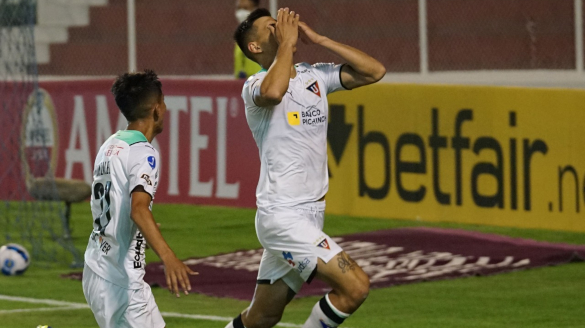 Zaid Romero festeja el gol que le convirtió a Mushuc Runa, en la victoria de Liga, el miércoles 9 de marzo de 2022, por el partido de ida de la Copa Sudamericana.