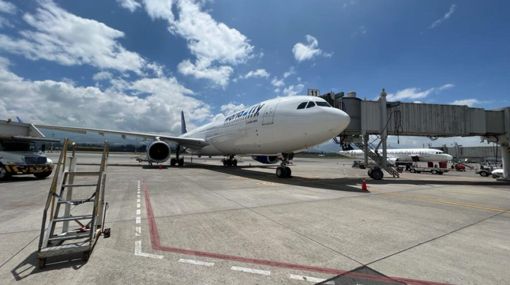Tercer vuelo humanitario con ecuatorianos sale el domingo desde Polonia