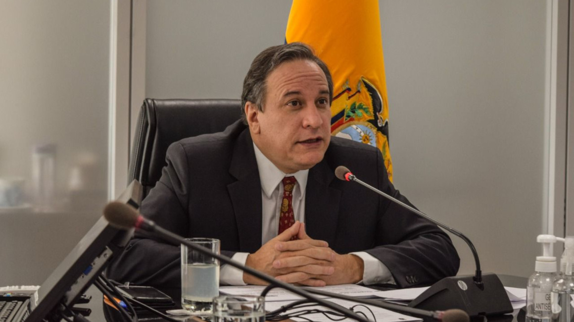 El ministro Simón Cueva durante la rendición de cuentas del Ministerio de Finanzas, en Quito, el 11 de marzo de 2022.