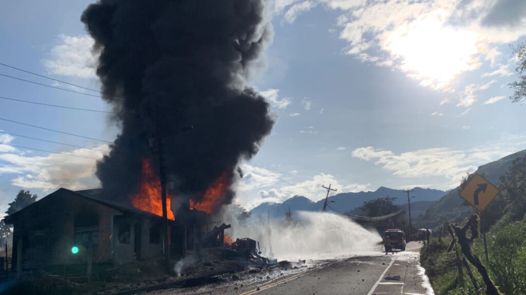 Cinco fallecidos y un herido tras un incendio en Javín, Cañar