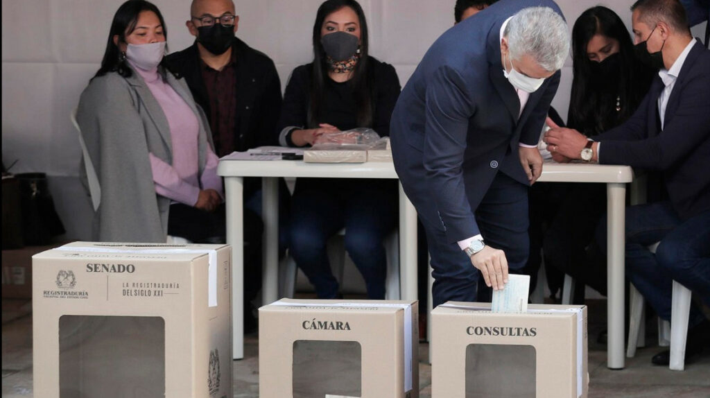 Colombia: jornada electoral avanza sin contratiempos aunque con falla informática