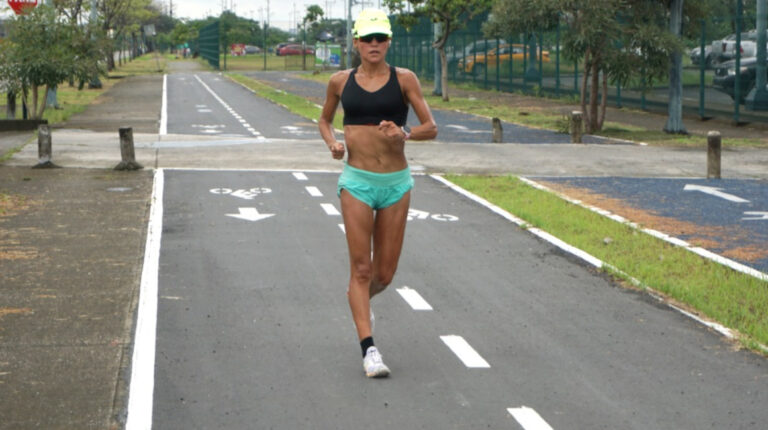 Johana Ordóñez, entrenando en Guayaquil el 15 de marzo de 2022.