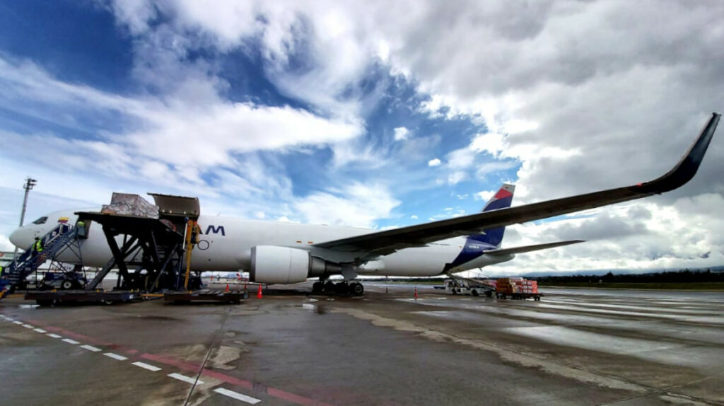Latam planea instalar una base de carga en Quito en junio de 2022