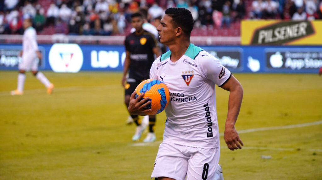 Liga consigue un agónico empate frente a Aucas en el Rodrigo Paz Delgado