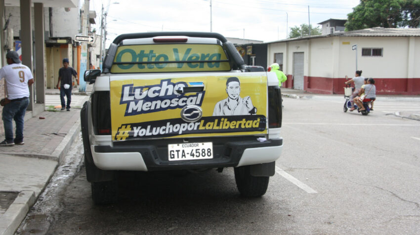 Los movimientos usan vehículos para la promoción política en Santa Elena.