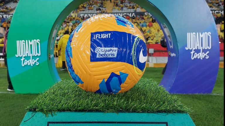 Imagen del balón de la LigaPro el sábado 12 de marzo de 2022, en el Estadio Banco Pichincha.