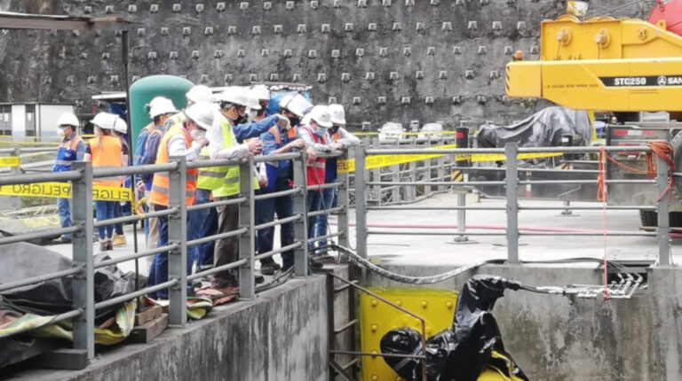 Personal de Celec y de la constructora rusa Tyazhmash realizaron un recorrido por la central hidroeléctrica Toachi-Pilatón, el 21 de mayo de 2021.