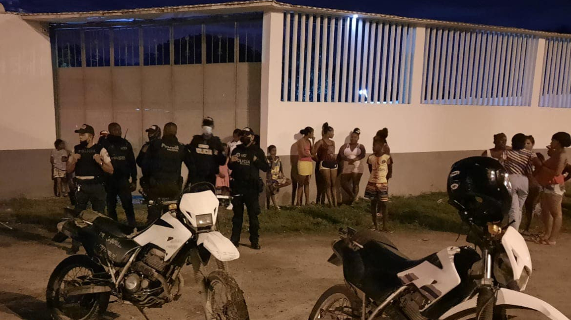 La Policía se desplazó al club nocturno El Eclipse, en Esmeraldas, donde un enfrentamiento entre Tiguerones y Gángsters dejó varias víctimas, la noche del 24 de marzo de 2022.
