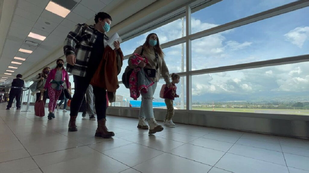 Seis ucranianos que huyeron de la invasión rusa llegaron a Quito