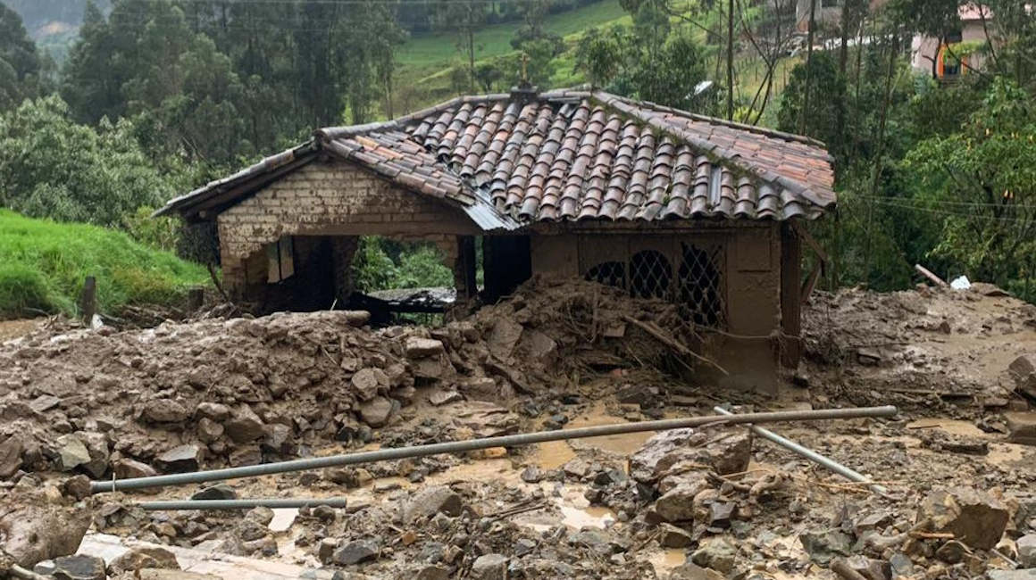Vivienda destruida en el sector de Sayausí, en la salida noroeste de Cuenca, por el deslave ocurrido la tarde y noche del 27 de marzo de 2022.