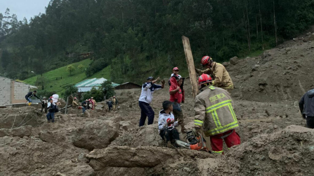 Aluvión y deslizamientos dejan cuatro muertos y decenas de damnificados en Cuenca