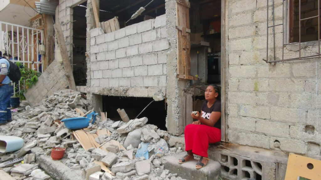 Sismo deja daños en siete barrios de Esmeraldas, Gobierno anuncia bonos por USD 2,5 millones