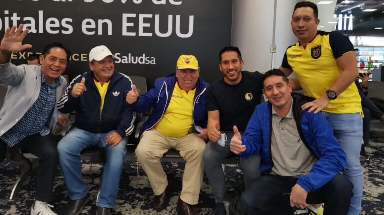 Hinchas de Ecuador viajan de Quito a Guayaquil para el partido de la Selección ante Argentina, por la última fecha de las Eliminatorias al Mundial de Catar, el martes 29 de marzo de 2022.