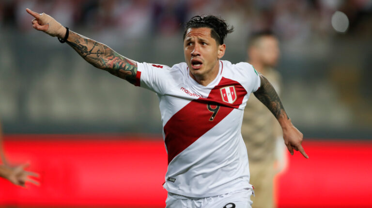 Gianluca Lapadula, celebrando su gol en el partido de Perú ante Paraguay, el 29 de marzo de 2022.