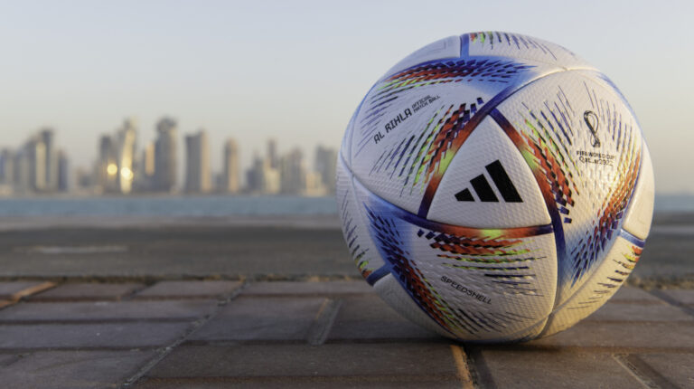 Adidas presentó el 30 de marzo de 2022 el balón Al Rihla, con el que se jugará el Mundial de Catar 2022.