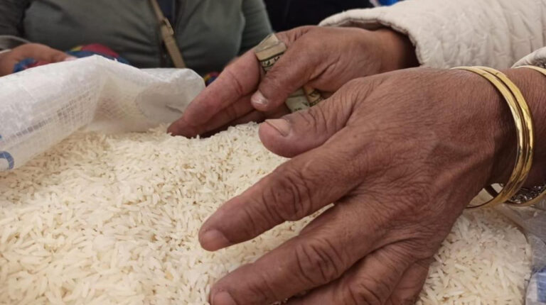 Foto referencial del envío de toneladas de arroz ecuatoriano a Colombia.