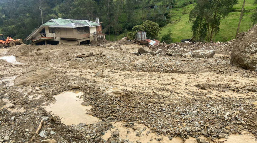 El viernes 1 de abril hubo nuevos deslizamientos de tierra en el sector de Sayausí, al oeste de Cuenca.
