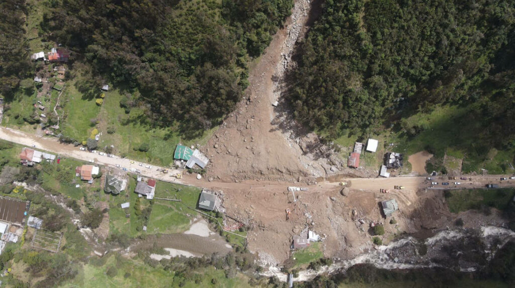 Aluviones alteraron cuencas de cuatro quebradas que alimentan al río Tomebamba