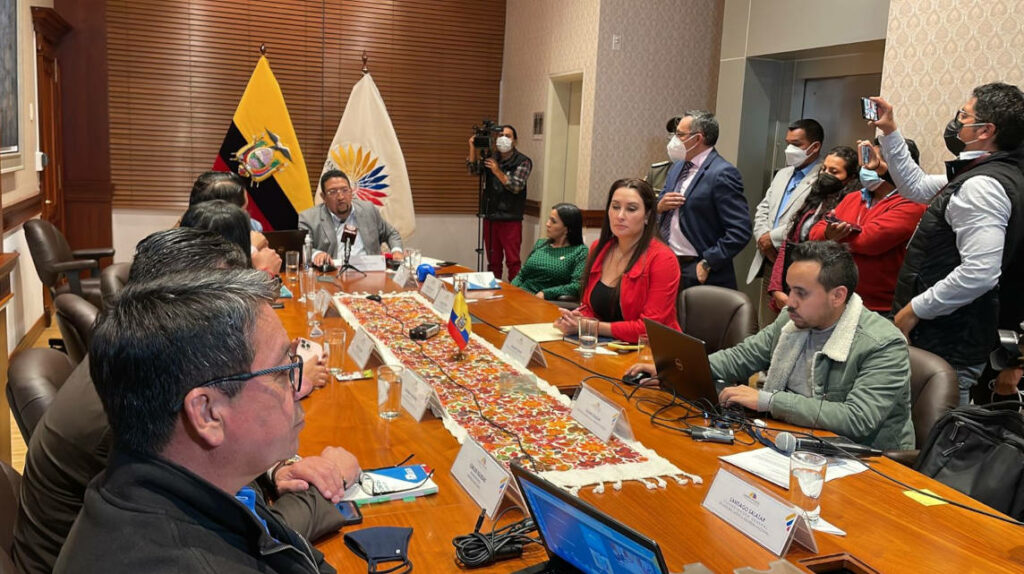 Asamblea: Fracasa primer intento para calificar denuncias contra Guadalupe Llori