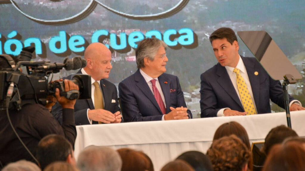 El Gobierno ofrece USD 26 millones para vialidad y estudios para una nueva vía Cuenca-Guayaquil