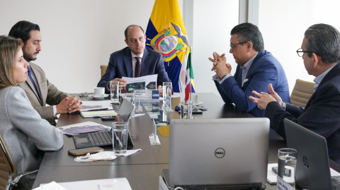 El Ministro de Producción en una reunión con ejecutivos de la Red de Promotores de Comercio Exterior de México, el 31 de marzo de 2022.