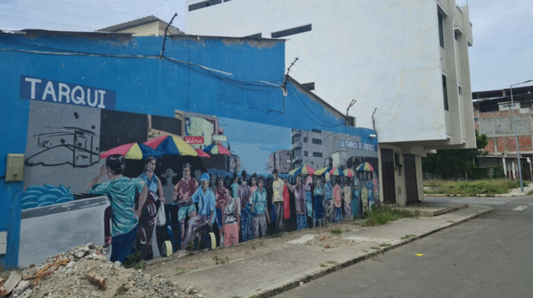 Mural pintado en una pared de Tarqui, en el centro de Manta, el 14 de abril de 2022.