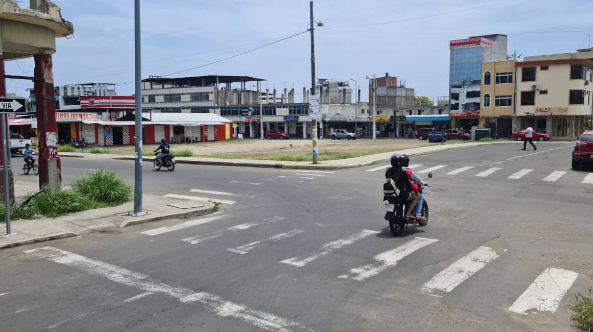 Terreno donde funcionaba el Centro Comercial Felipe Navarrete, en Tarqui (Manta), el 13 de abril de 2022.