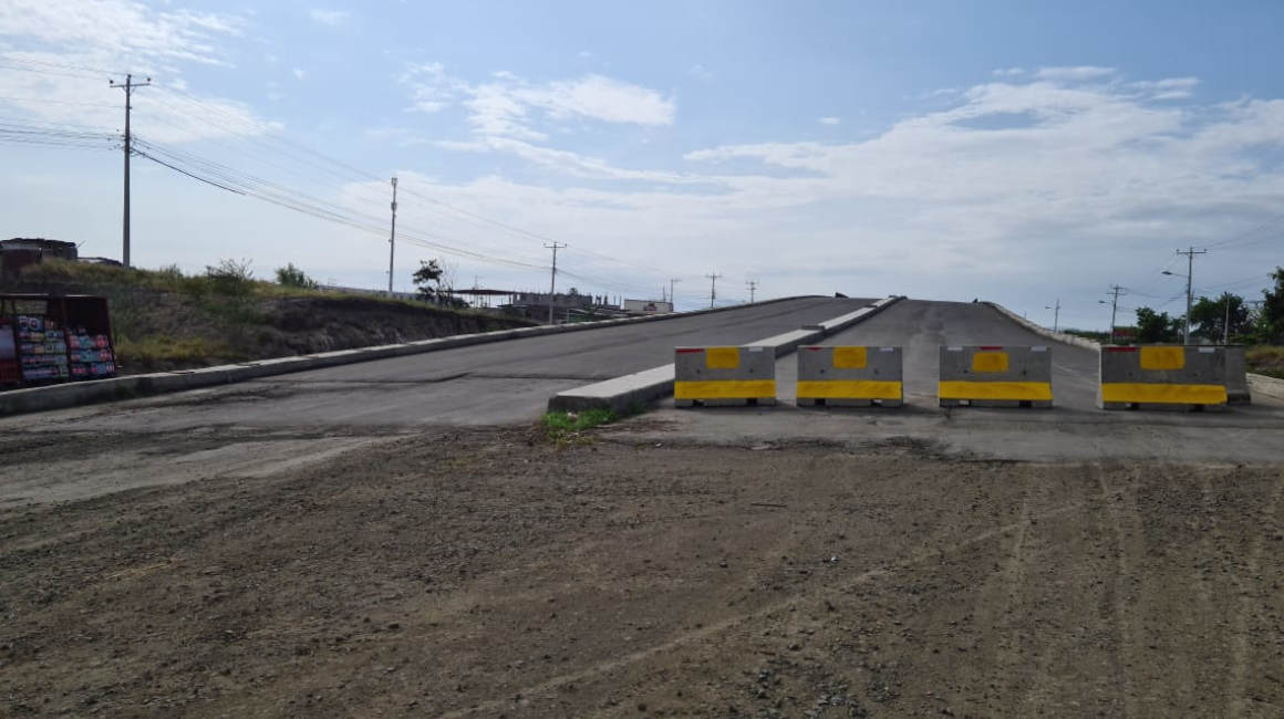 Imagen del avance de la construcción de la vía Manta-Colisa, en Manabí, el 13 de abril de 2022.