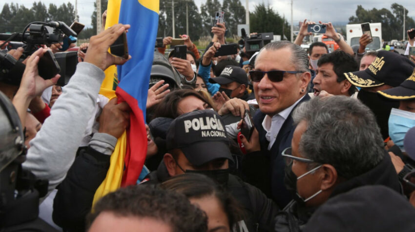 El exvicepresidente Jorge Glas, a su salida de la cárcel de Cotopaxi, el 10 de abril de 2022.