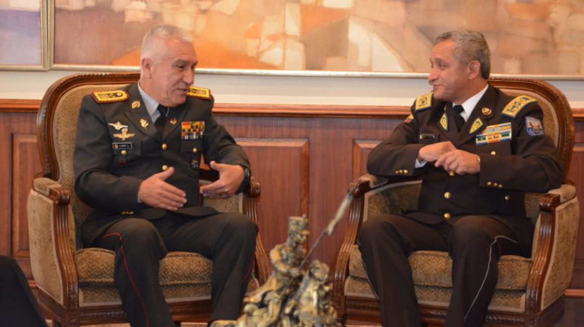 Luis Lara y Patricio Carrillo, durante un saludo protocolar entre las Fuerzas Armadas y la Policía Nacional, el 29 de enero de 2020.