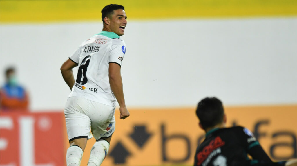 Alvarado salva a Liga, que consigue un triunfazo en Buenos Aires