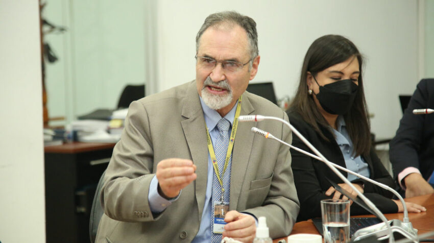 El gerente de Elecaustro, Antonio Borrero, durante una comparecencia en la Comisión de Fiscalización de la Asamblea, el 17 de marzo de 2022.