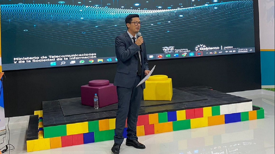 El viceministro de Telecomunicaciones, Félix Chang, durante un evento sobre transformación digital en Quito, el 20 de abril de 2022.