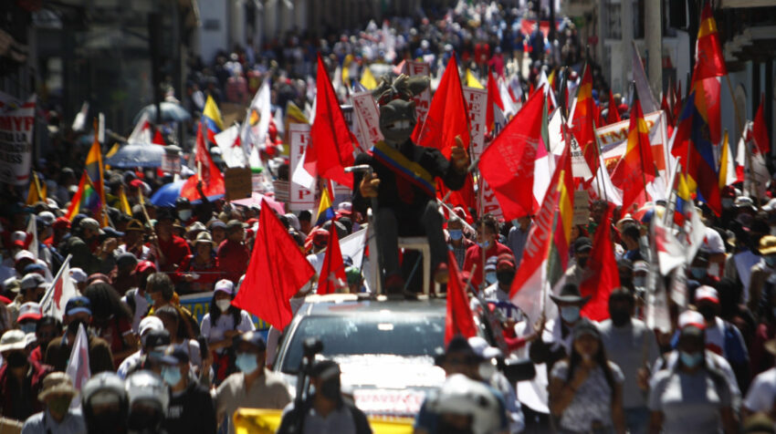 La marcha por el Día del Trabajo recorrió el centro de Quito, este 1 de mayo de 2022.