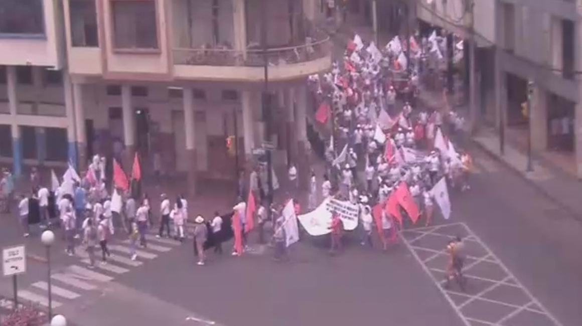 La marcha por el Día del Trabajo recorrió el centro de Guayaquil, este 1 de mayo de 2022.