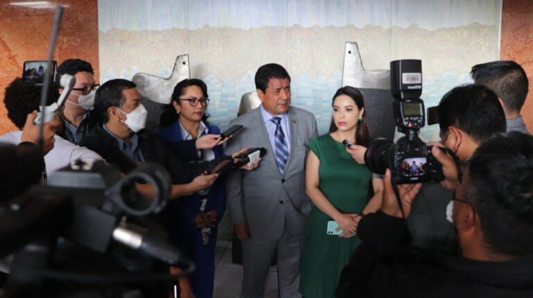 Los comisionados notificaron a Guadalupe Llori del plazo para que presente sus pruebas de descargo, el 4 de mayo de 2022.