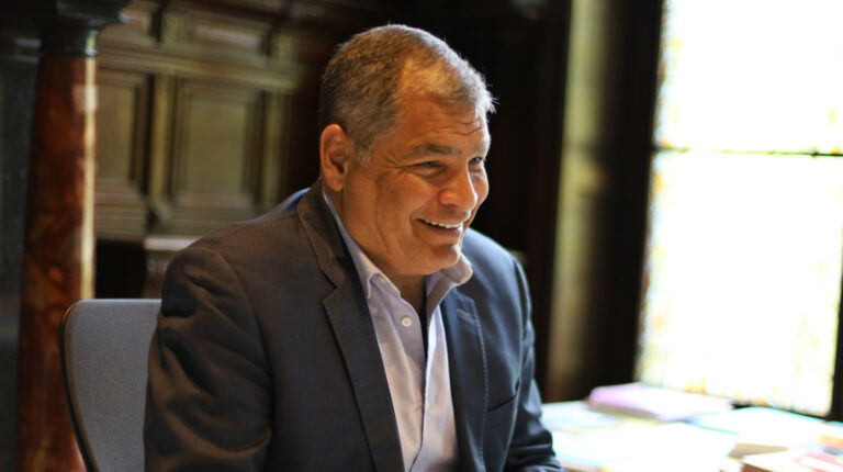 El expresidente ecuatoriano Rafael Correa en entrevista con EFE, el 27 de abril de 2022, en Bruselas.