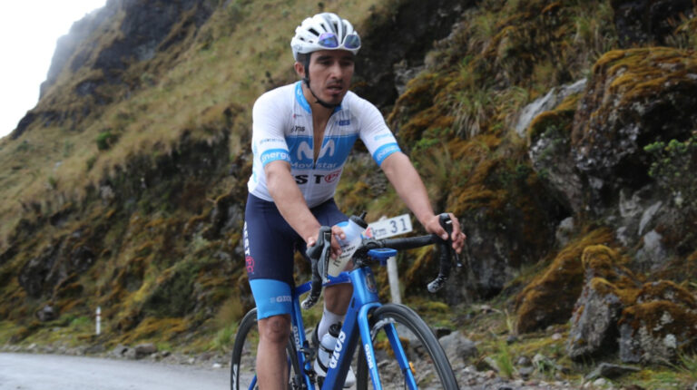 El ciclista Byron Guamá, compitiendo con el Movistar-Best PC.