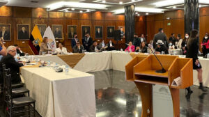 La presidenta de la Asamblea, Guadalupe Llori, dirigió una reunión de evaluación del trabajo de las comisiones el 10’de mayo de 2022.