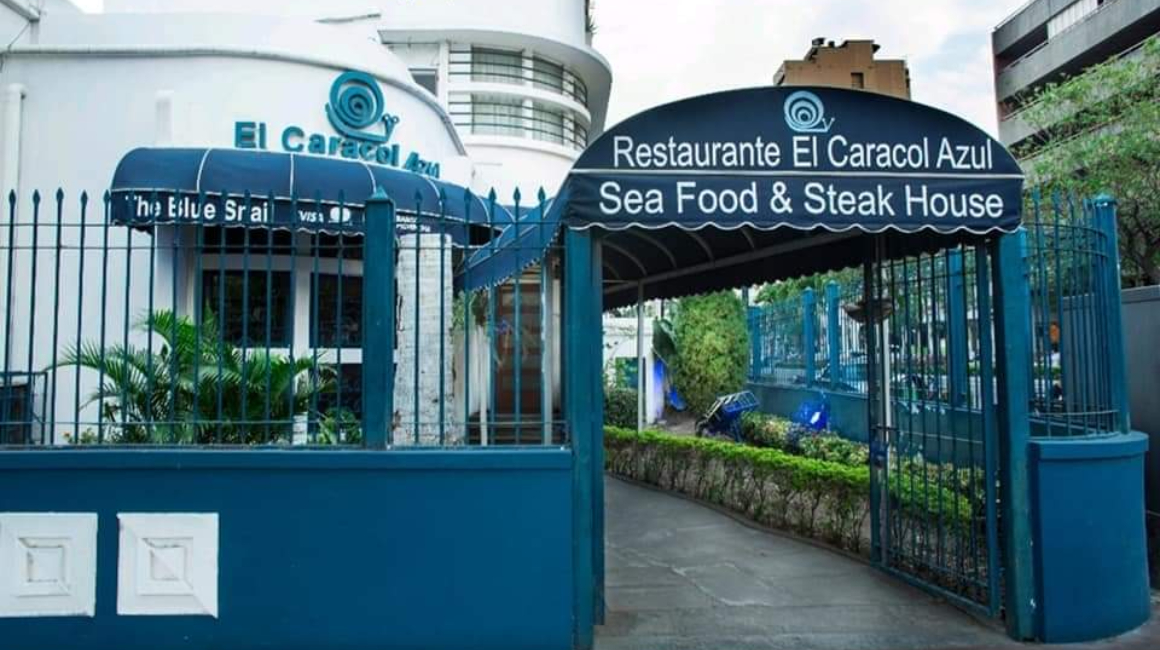 Fachada del restaurante El Caracol Azul, en 9 de Octubre y Los Ríos, centro de Guayaquil, que cerró sus puertas a finales de abril de 2022.