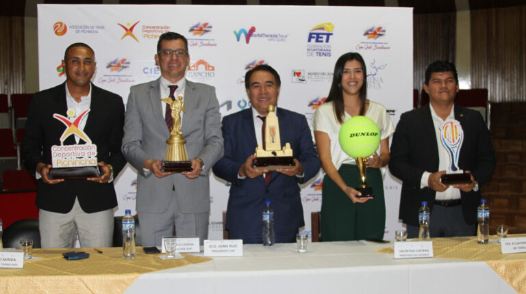 Organizadores del Torneo M15 'Copa Quito Bicentenario', durante una rueda de prensa el 12 de mayo de 2022.