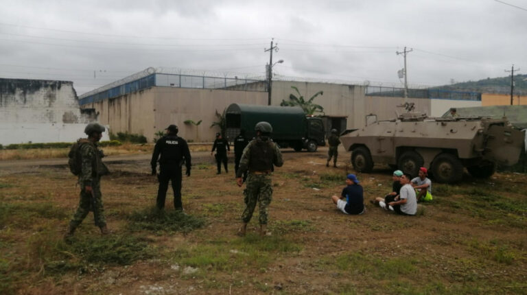 El 11 de mayo de 2022, una patrulla de las Fuerzas Armadas impidió la fuga de cinco presos del Complejo Penitenciario del Guayas.