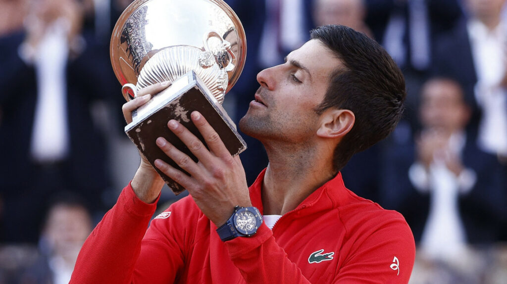 Djokovic gana el Abierto de Italia, su primer título en más de seis meses