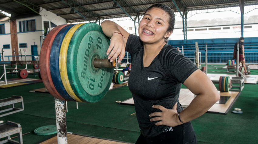 Bella Paredes, entrenando en su gimnasio, en Guayas.
