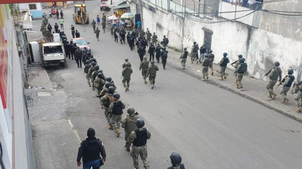 Un militar y otras tres personas heridas en balacera en Esmeraldas