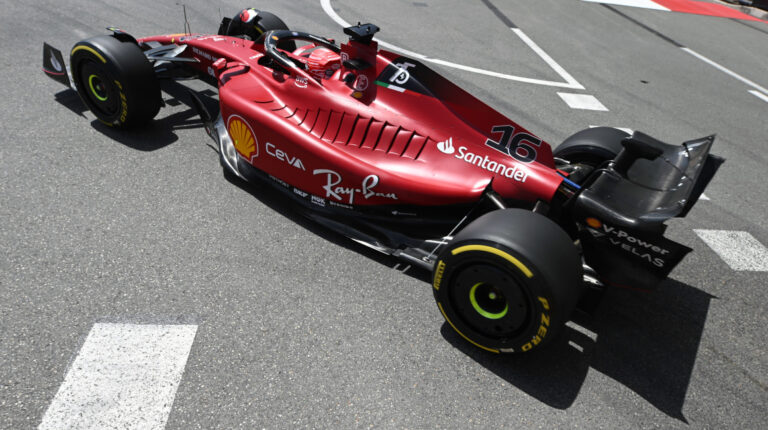 Charles Leclerc durante la primera sesión de entrenamientos libres del Gran Premio de Fórmula 1 de Mónaco, el 27 de mayo de 2022.