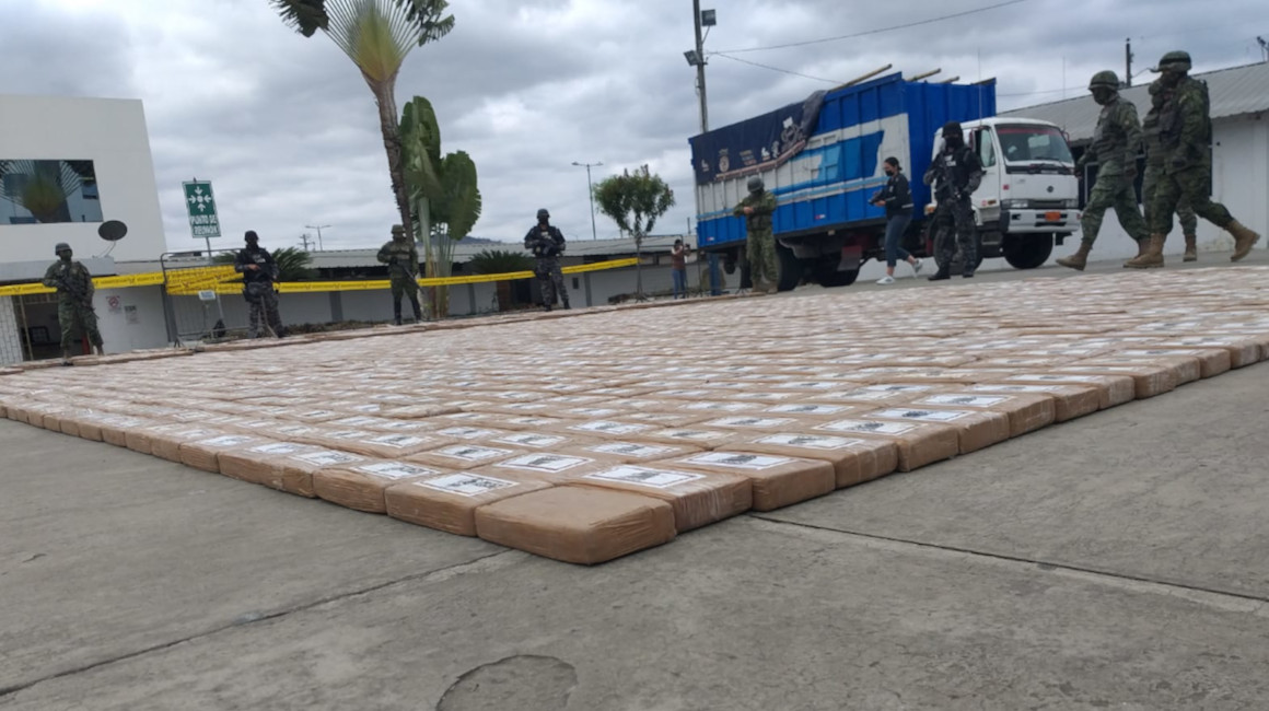 Ladrillos de cocaína incautados en Manabí.